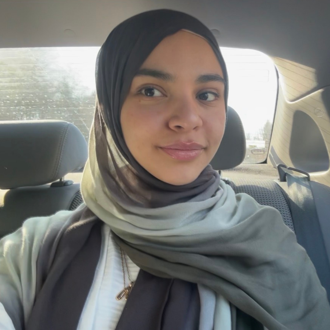 Photo of undergraduate research assistant Mariam Saltah